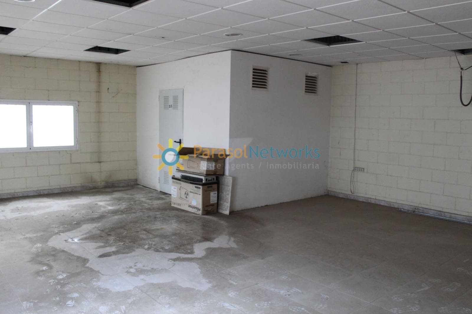 2 soverom Bedrift til leie i Oliva med garasje - € 4 500 (Ref: 9688471)