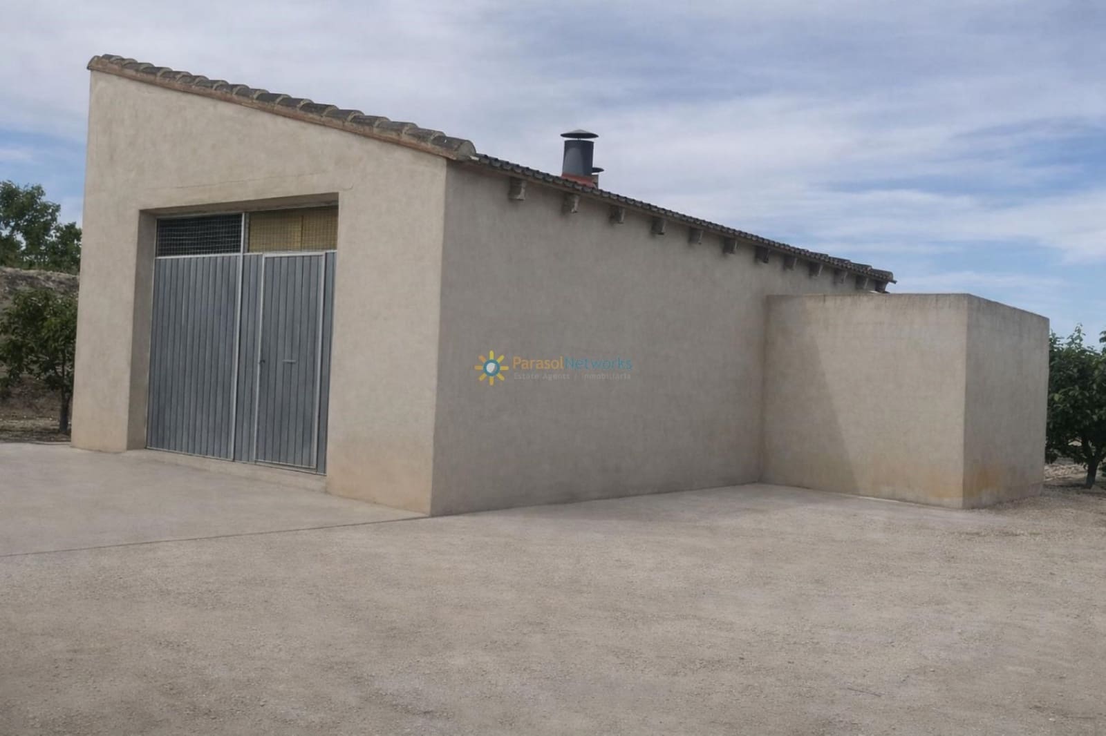 Villa for sale in Beniganim with garage - € 88,000 (Ref: 9694527)