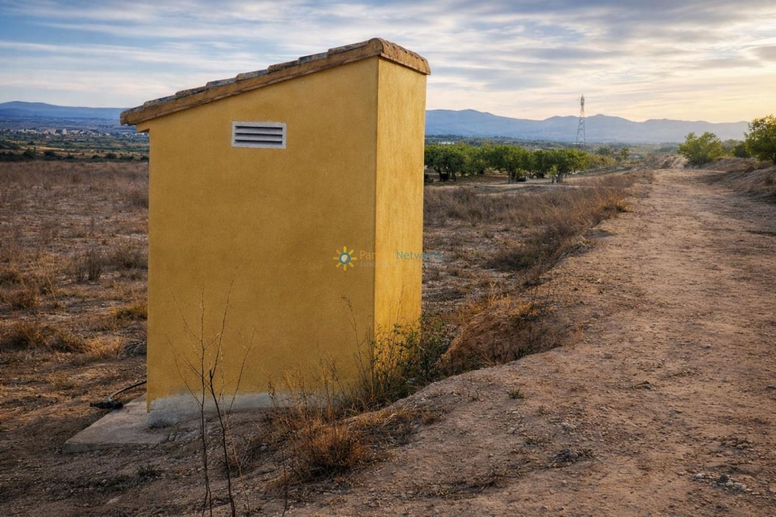 Villa for sale in Beniganim with garage - € 88,000 (Ref: 9694527)