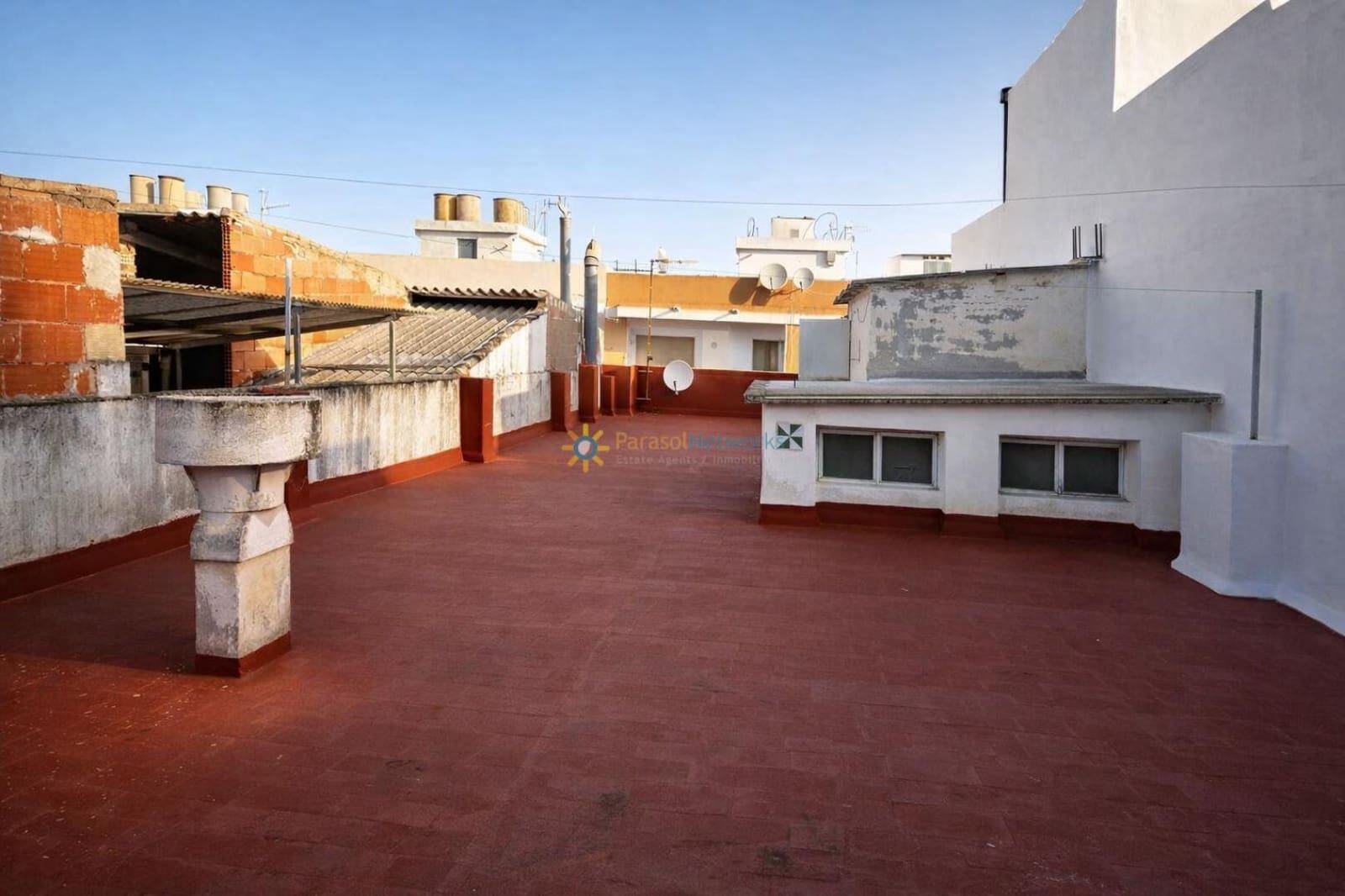4 bedroom Townhouse for sale in Simat de la Valldigna with garage - € 170,000 (Ref: 9714159)