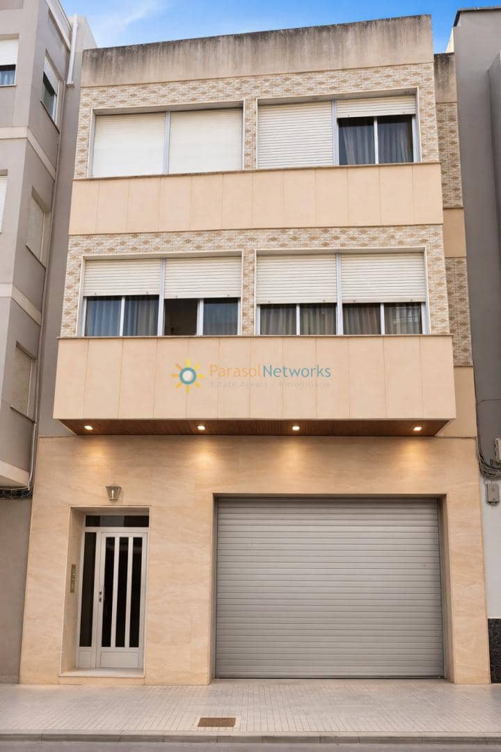 4 bedroom Townhouse for sale in Simat de la Valldigna with garage - € 170,000 (Ref: 9714159)