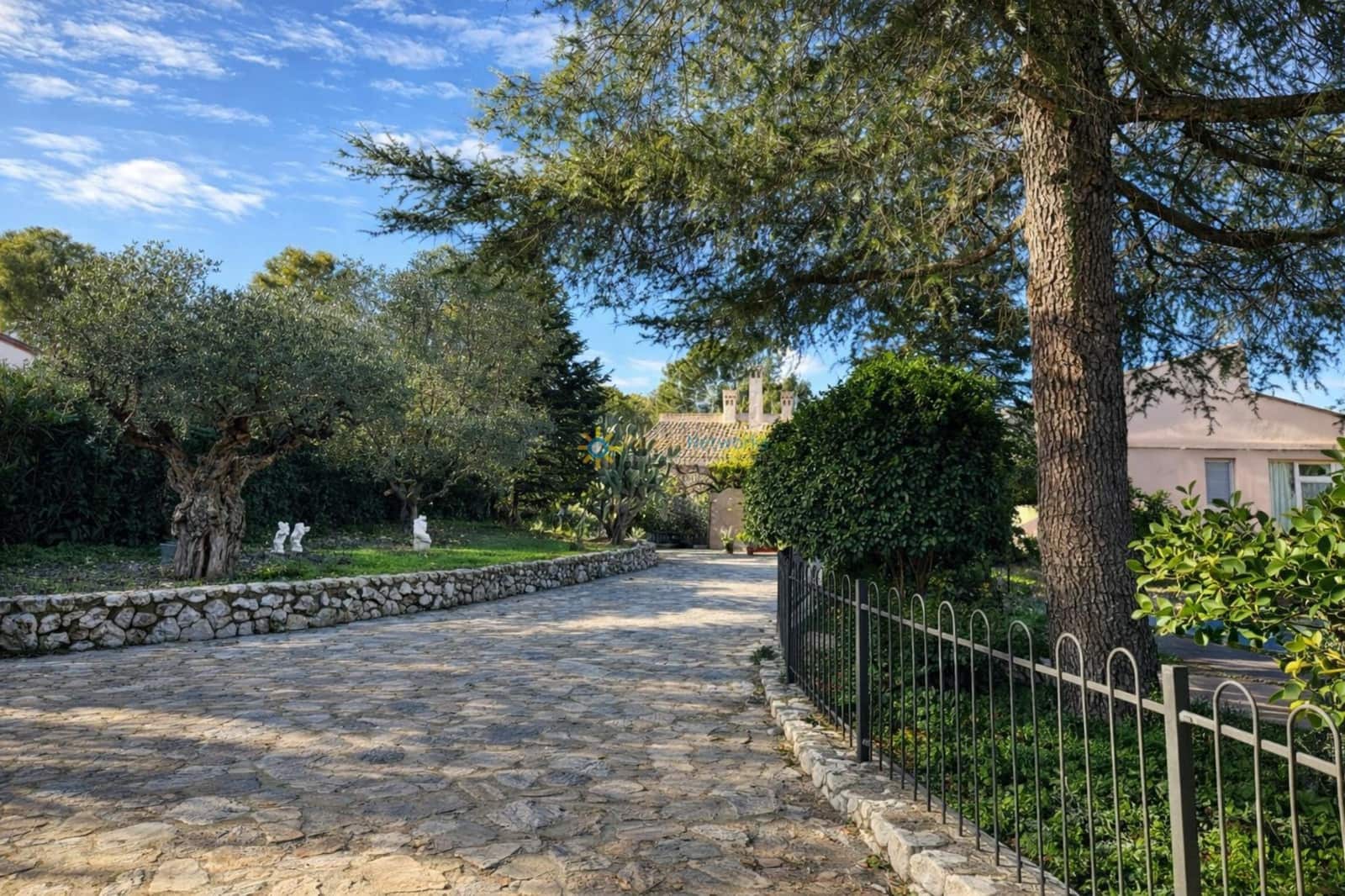 6 bedroom Villa for sale in Ontinyent with pool - € 465,000 (Ref: 9714293)