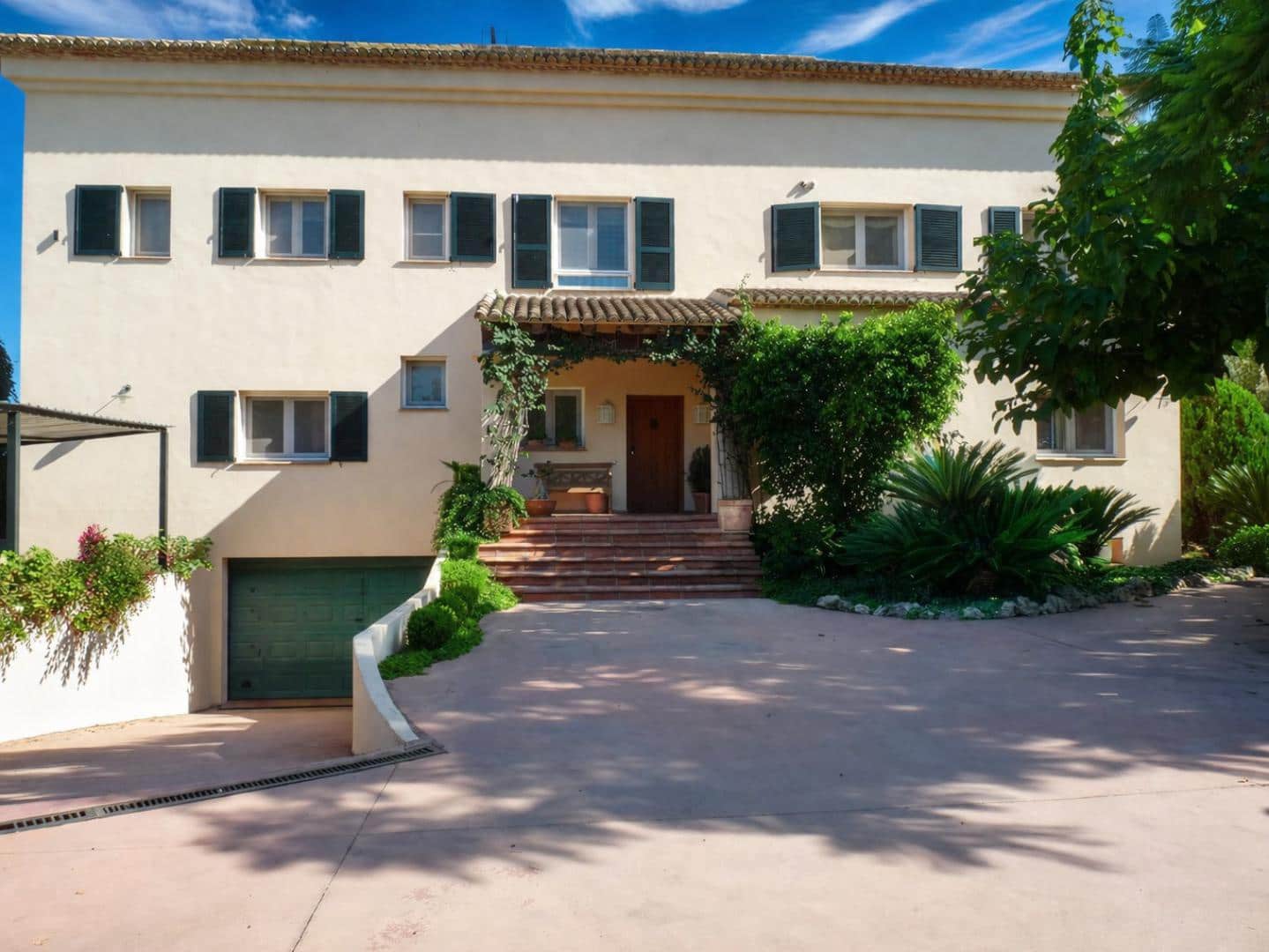 5 bedroom Villa for sale in Gandia with pool garage - € 1,100,000 (Ref: 9725062)