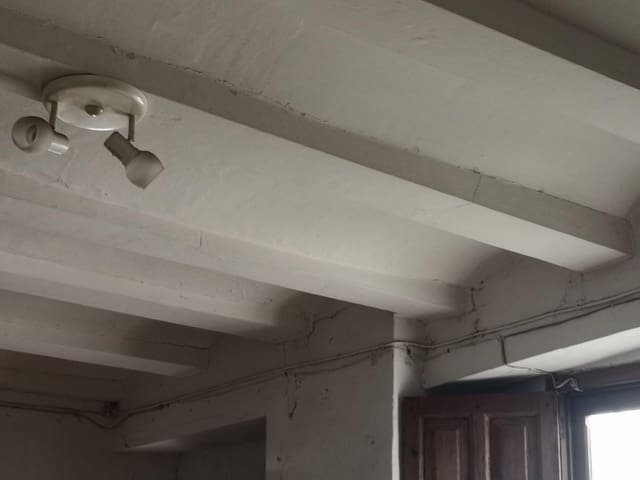 5 bedroom Townhouse for sale in L'Olleria - € 57,000 (Ref: 9733367)