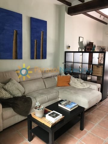 Casa de 3 habitaciones en Oliva en alquiler - 800 € (Ref: 9737062)