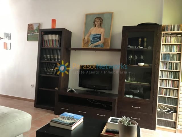 Casa de 3 habitaciones en Oliva en alquiler - 800 € (Ref: 9737062)