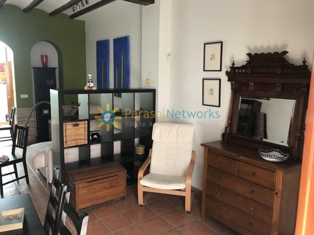 Casa de 3 habitaciones en Oliva en alquiler - 800 € (Ref: 9737062)