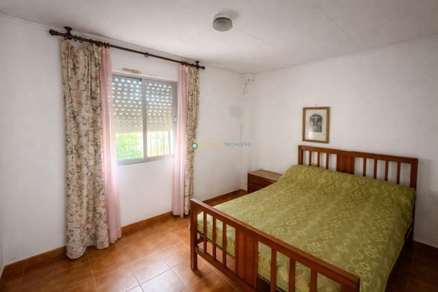 3 bedroom Villa for sale in Benicolet with garage - € 145,000 (Ref: 9737245)