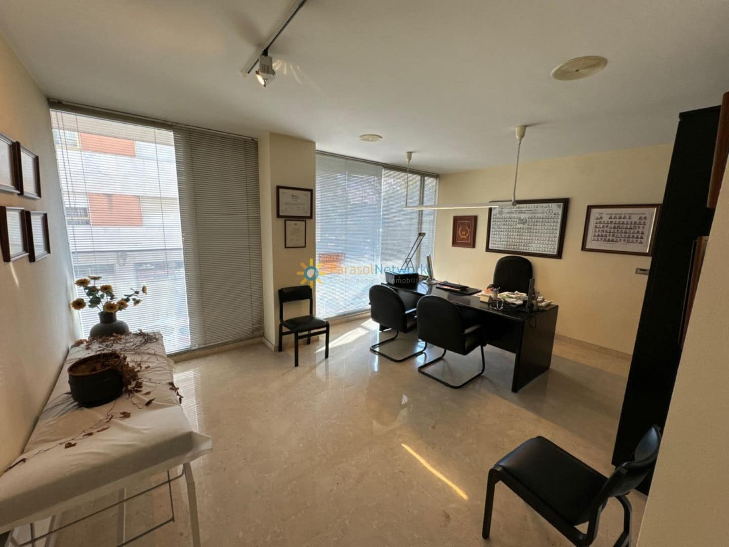 Local Comercial de 8 habitaciones en Oliva en venta - 175.000 € (Ref: 9737305)