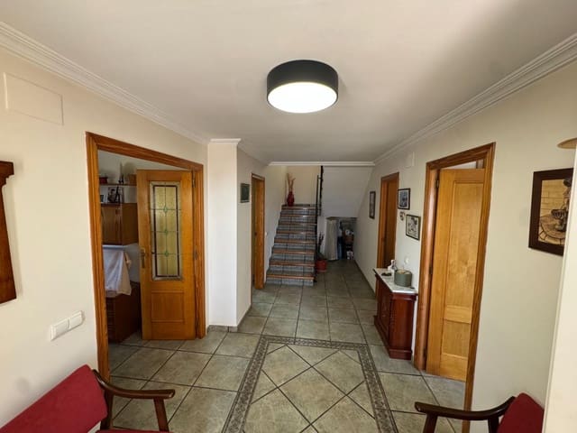 5 bedroom Villa for sale in Bocairent with pool garage - € 376,000 (Ref: 9739227)