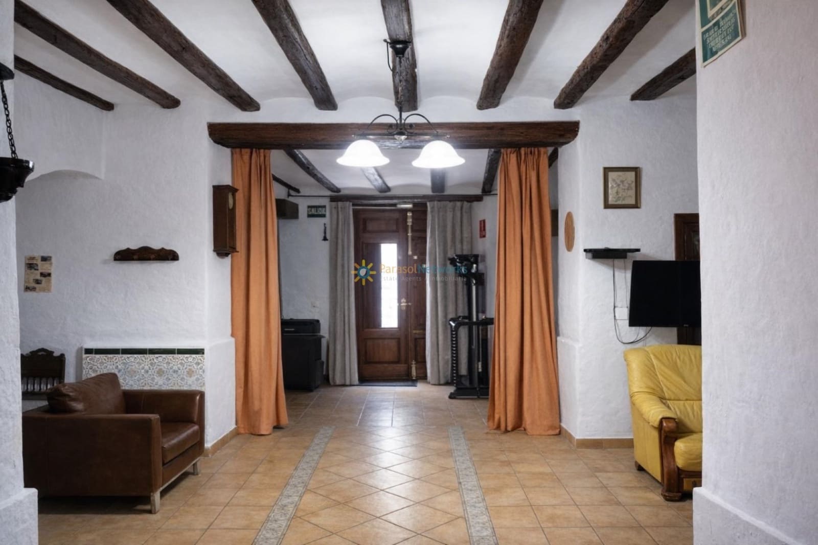 9 soveværelse Hotel til salg i Palomar med swimmingpool - € 290.000 (Ref: 9758228)