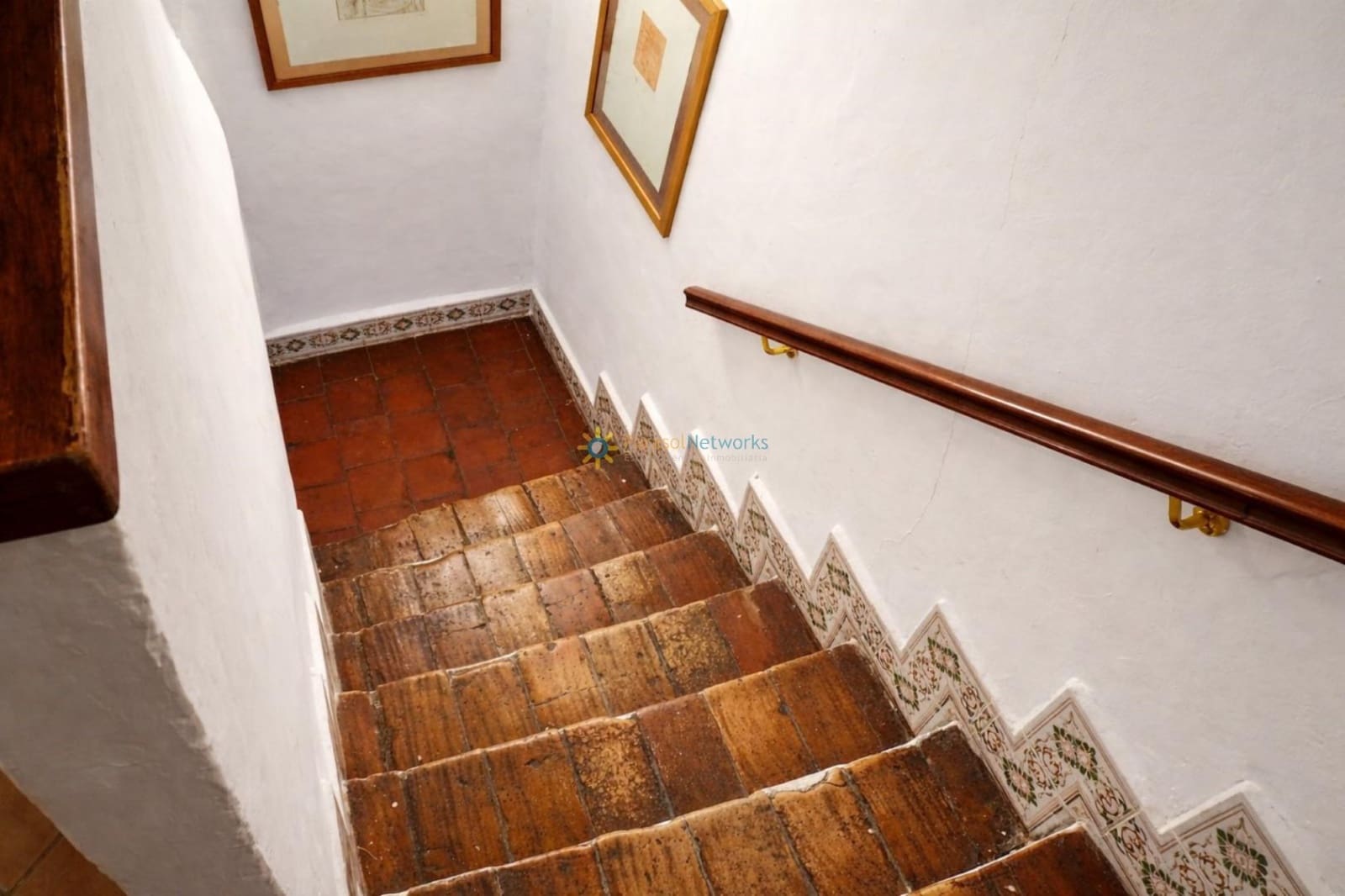 9 soveværelse Hotel til salg i Palomar med swimmingpool - € 290.000 (Ref: 9758228)