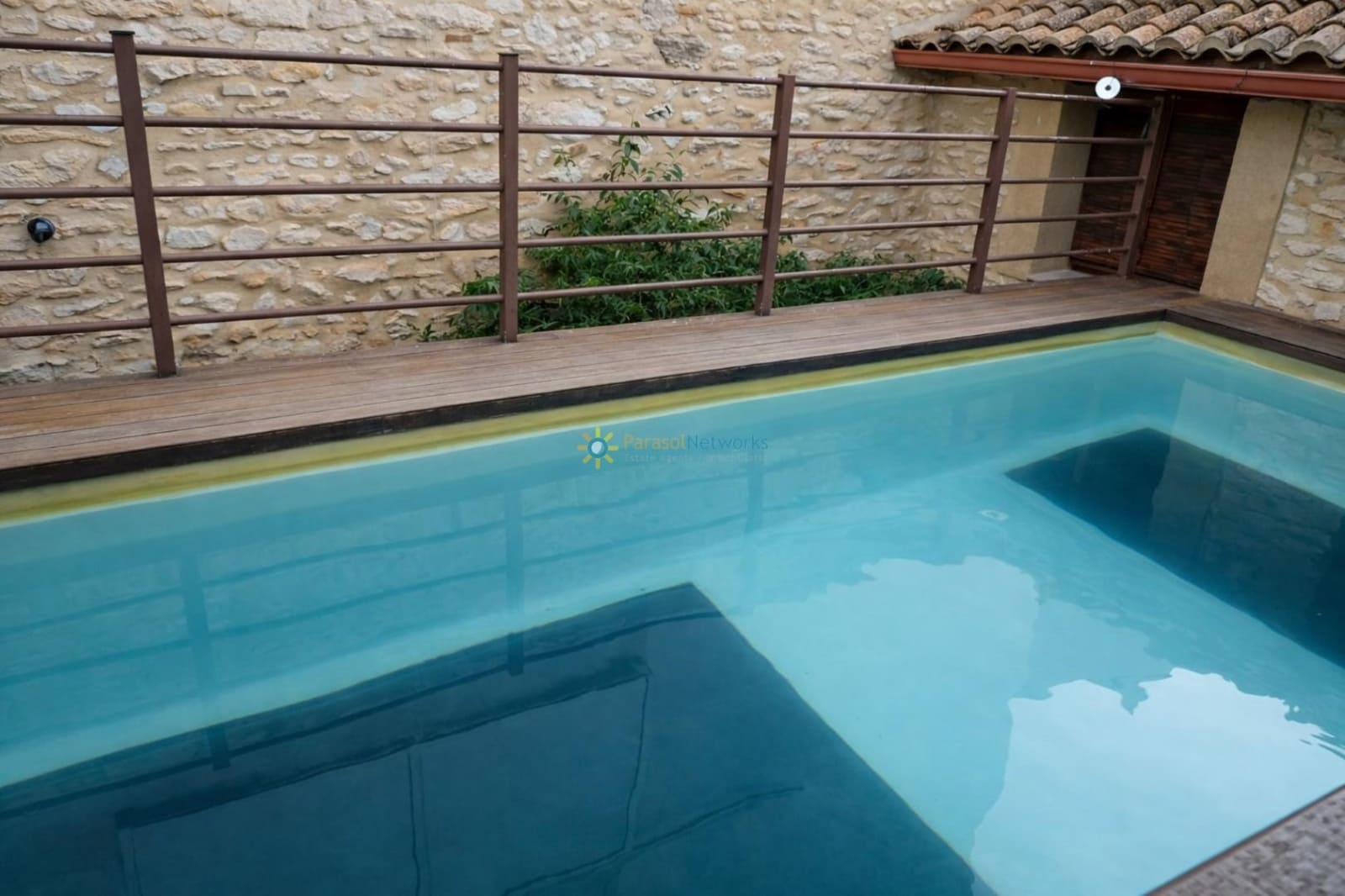 9 soveværelse Hotel til salg i Palomar med swimmingpool - € 290.000 (Ref: 9758228)