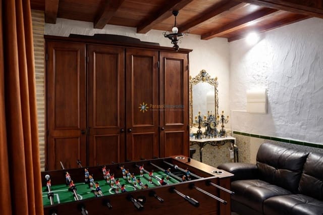 9 soveværelse Hotel til salg i Palomar med swimmingpool - € 290.000 (Ref: 9758228)