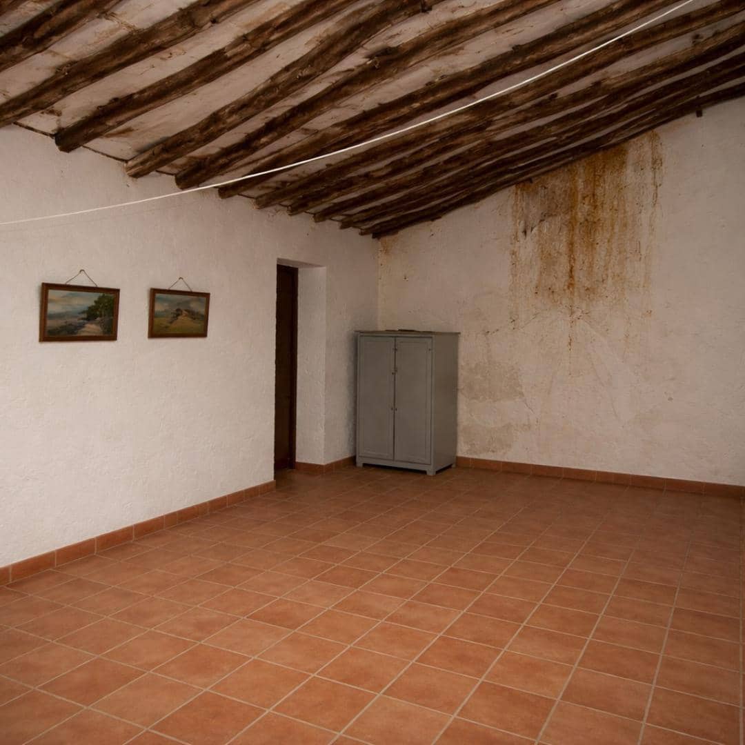 5 bedroom Townhouse for sale in L'Olleria - € 57,000 (Ref: 9770041)