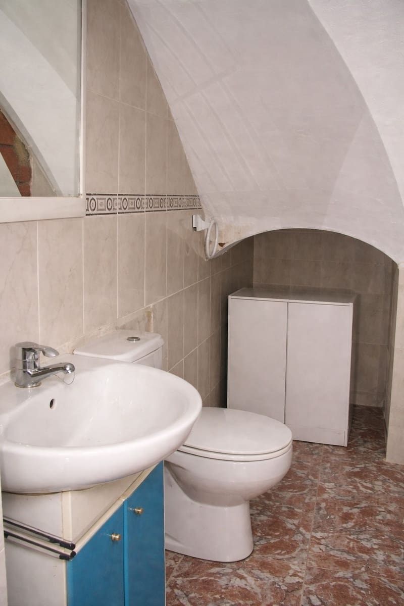 5 bedroom Townhouse for sale in L'Olleria - € 57,000 (Ref: 9770041)