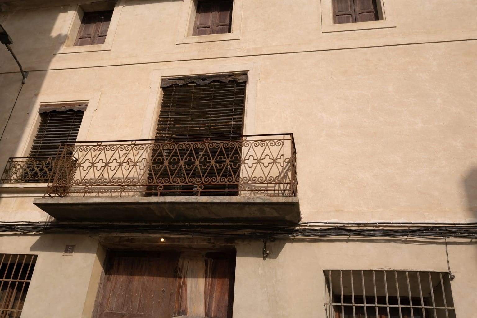 5 bedroom Townhouse for sale in L'Olleria - € 57,000 (Ref: 9770041)