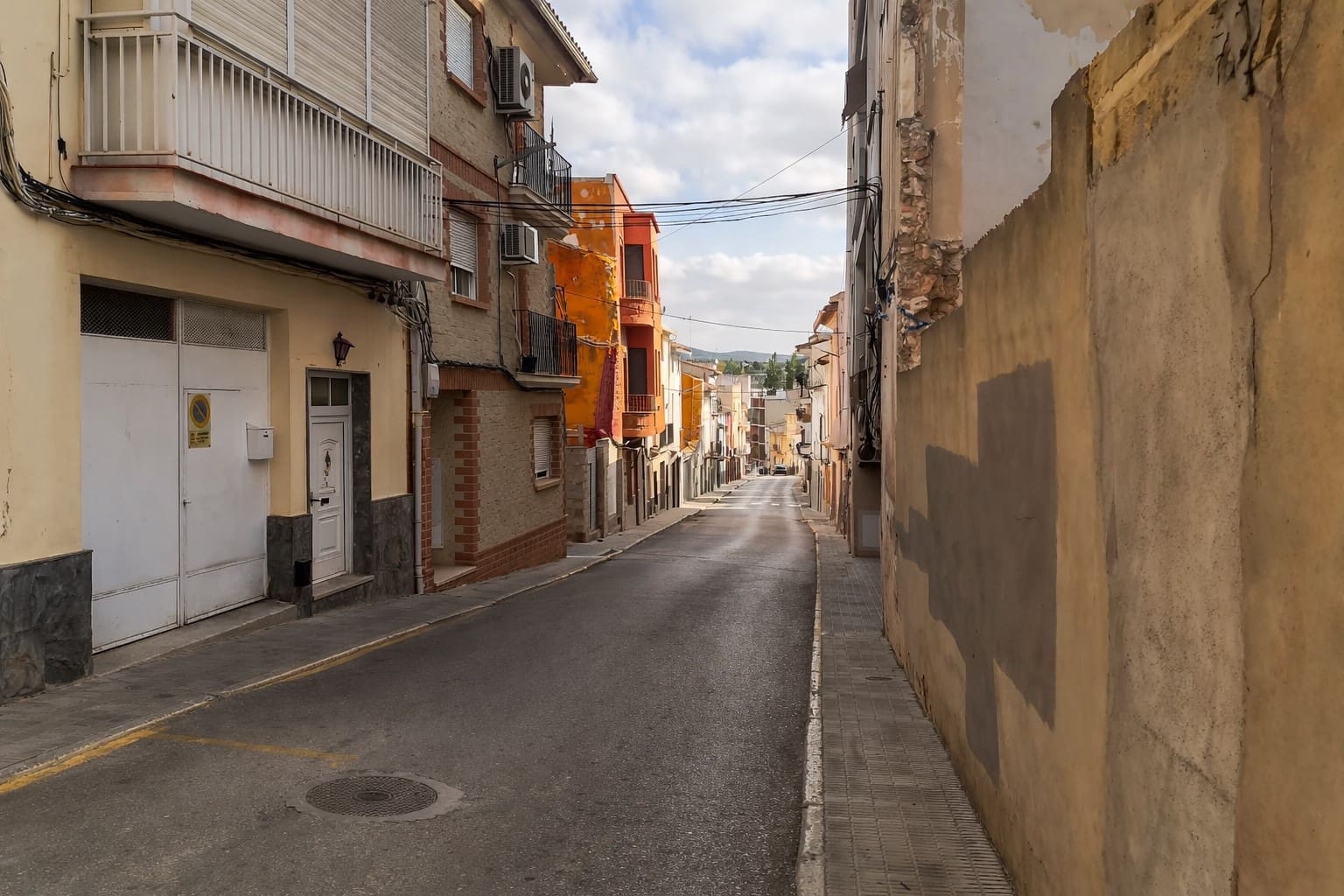 5 bedroom Townhouse for sale in L'Olleria - € 57,000 (Ref: 9770041)