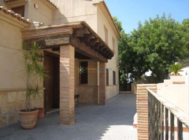8 soverom Villa til salgs i Oliva Pueblo, Oliva med garasje - € 500 000 (Ref: 9781291)