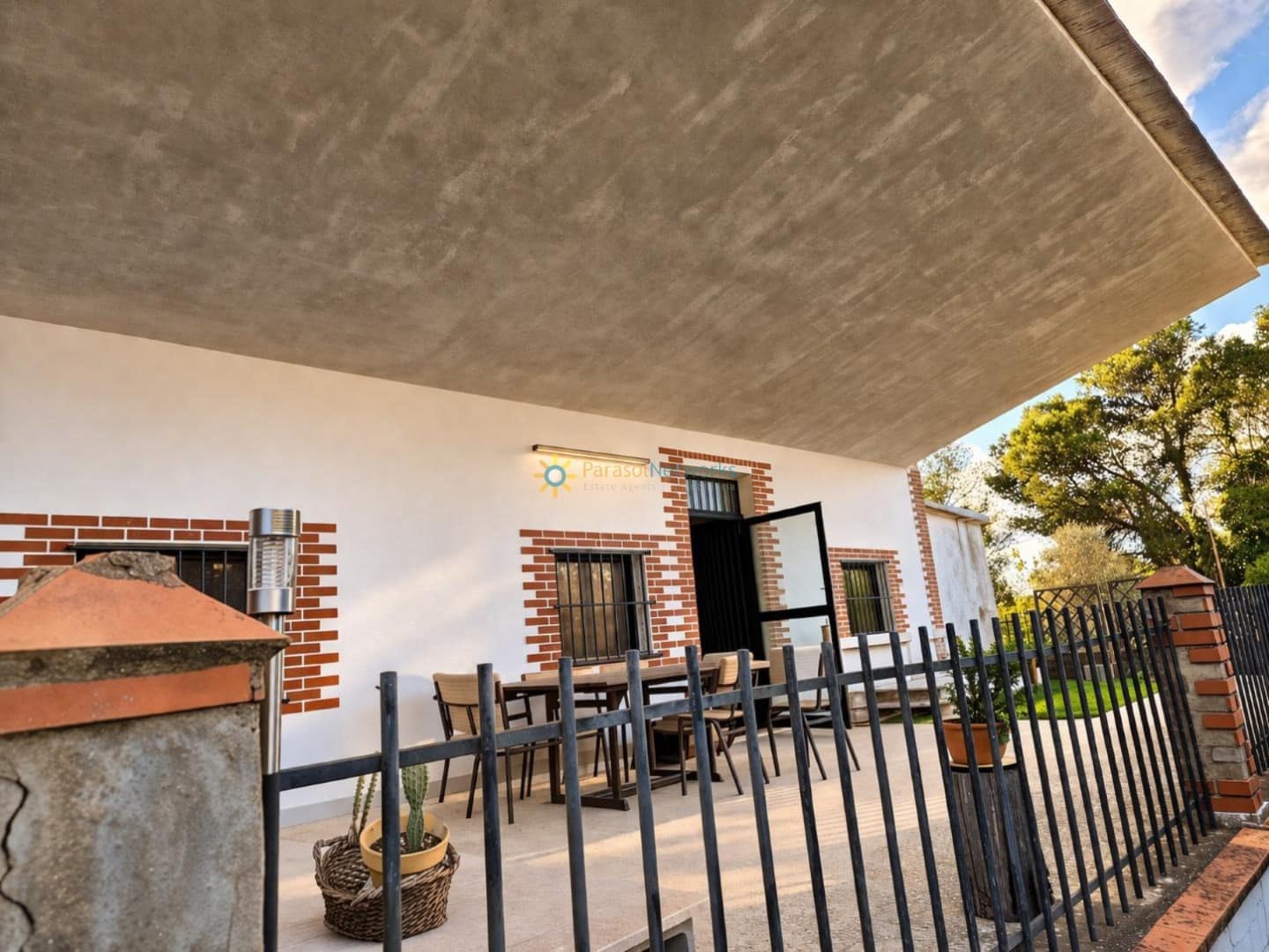 3 slaapkamer Villa te koop in Simat de la Valldigna met garage - € 95.000 (Ref: 9781997)