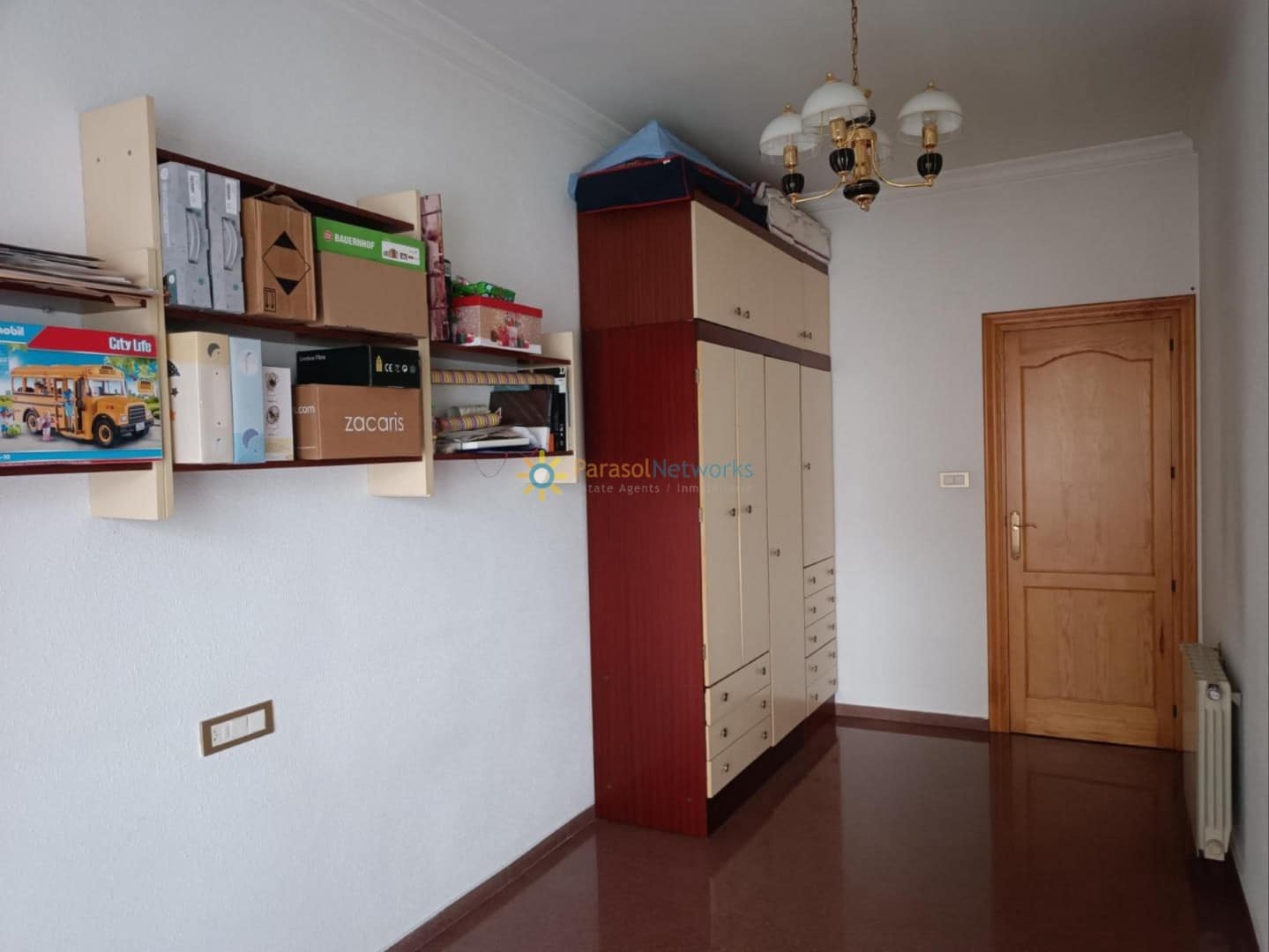 3 soverom Hus til salgs i Oliva med garasje - € 275 000 (Ref: 9789830)