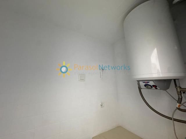 3 bedroom Apartment for rent in Oliva Pueblo, Oliva - € 700 (Ref: 9802678)