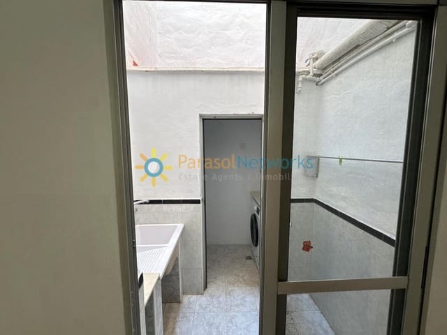 3 bedroom Apartment for rent in Oliva Pueblo, Oliva - € 700 (Ref: 9802678)