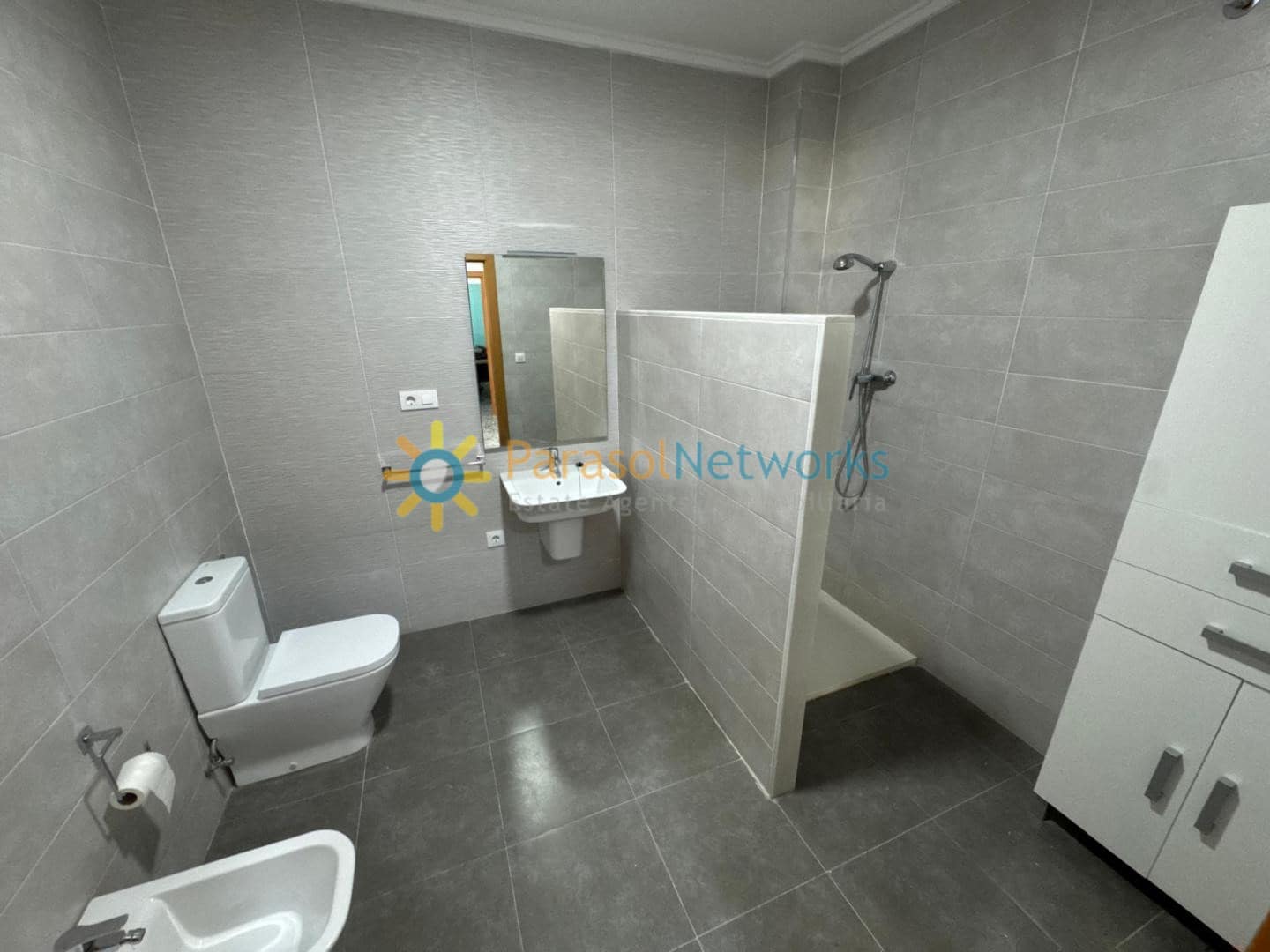 3 bedroom Apartment for rent in Oliva - € 700 (Ref: 9802678)