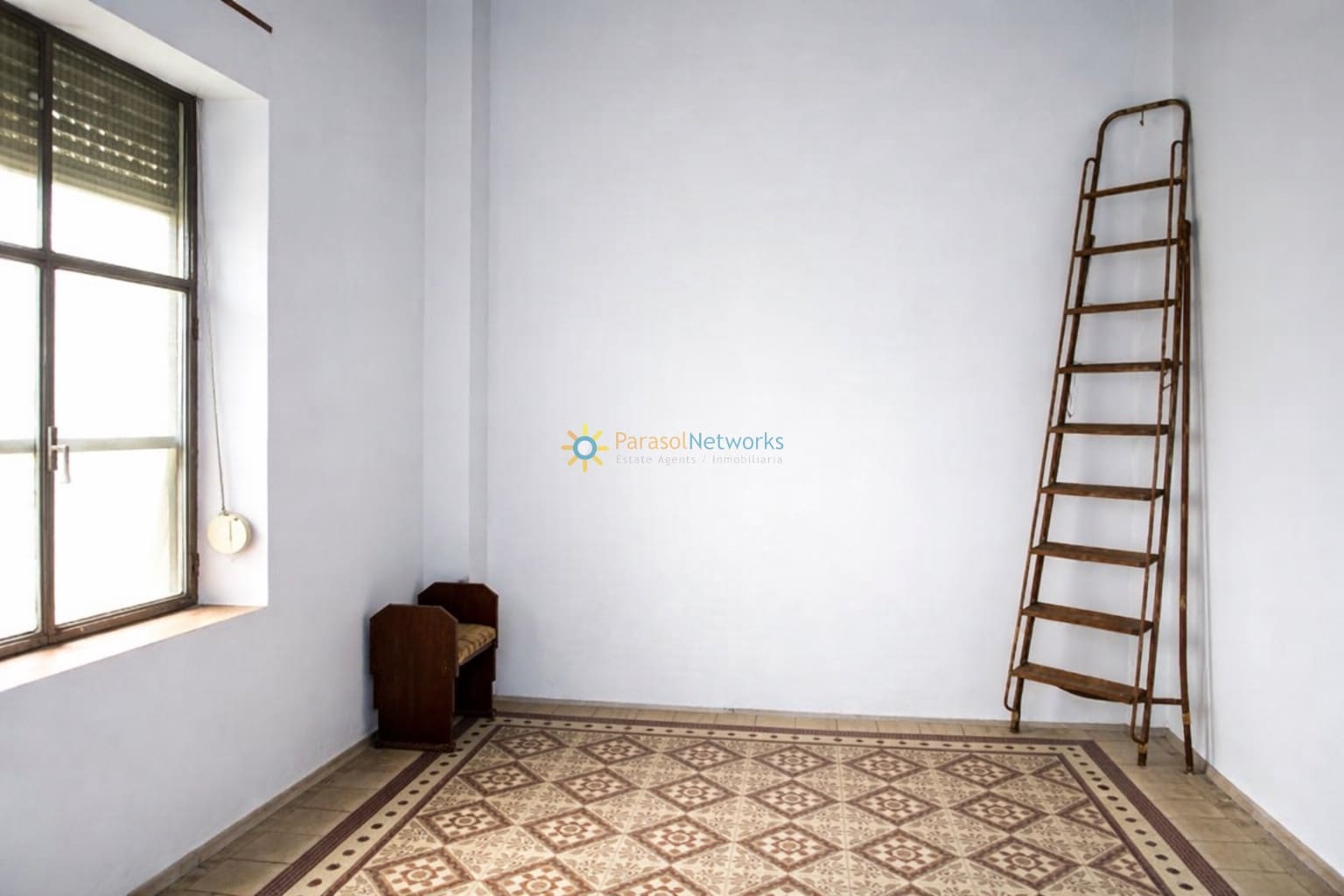 9 chambre Villa/Maison à vendre à Benifairo de la Valldigna avec garage - 550 000 € (Ref: 9805647)