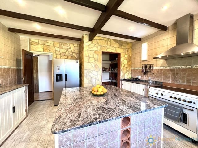 6 Zimmer Villa zu verkaufen in L'Olleria mit Pool - 485.000 € (Ref: 9806909)