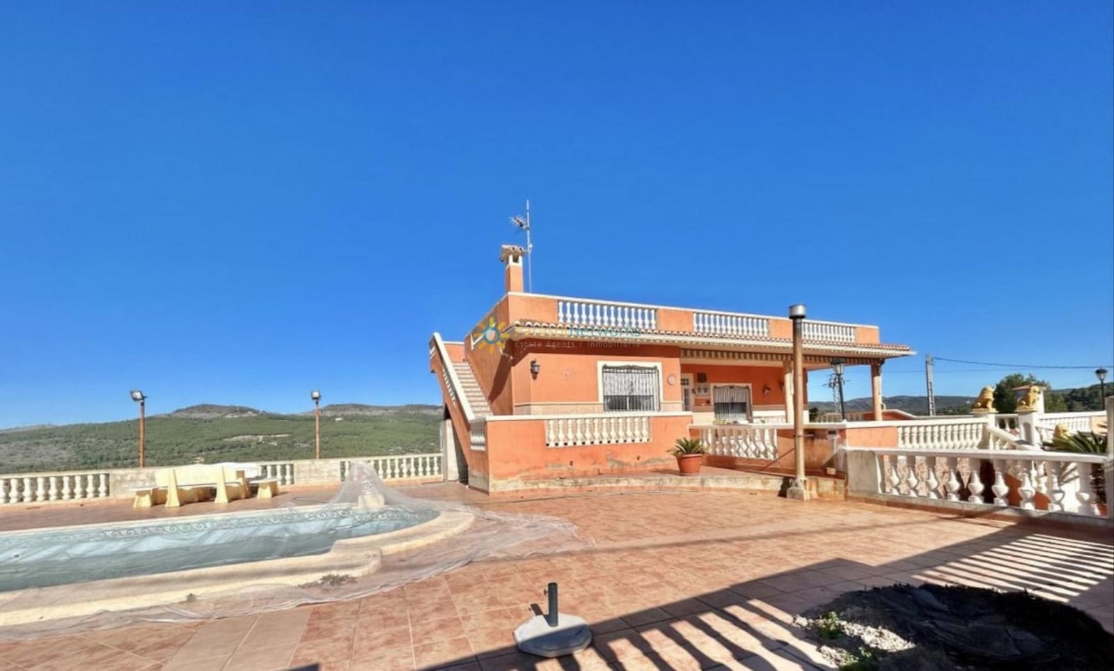 6 bedroom Villa for sale in Beniganim with pool garage - € 300,000 (Ref: 9821554)