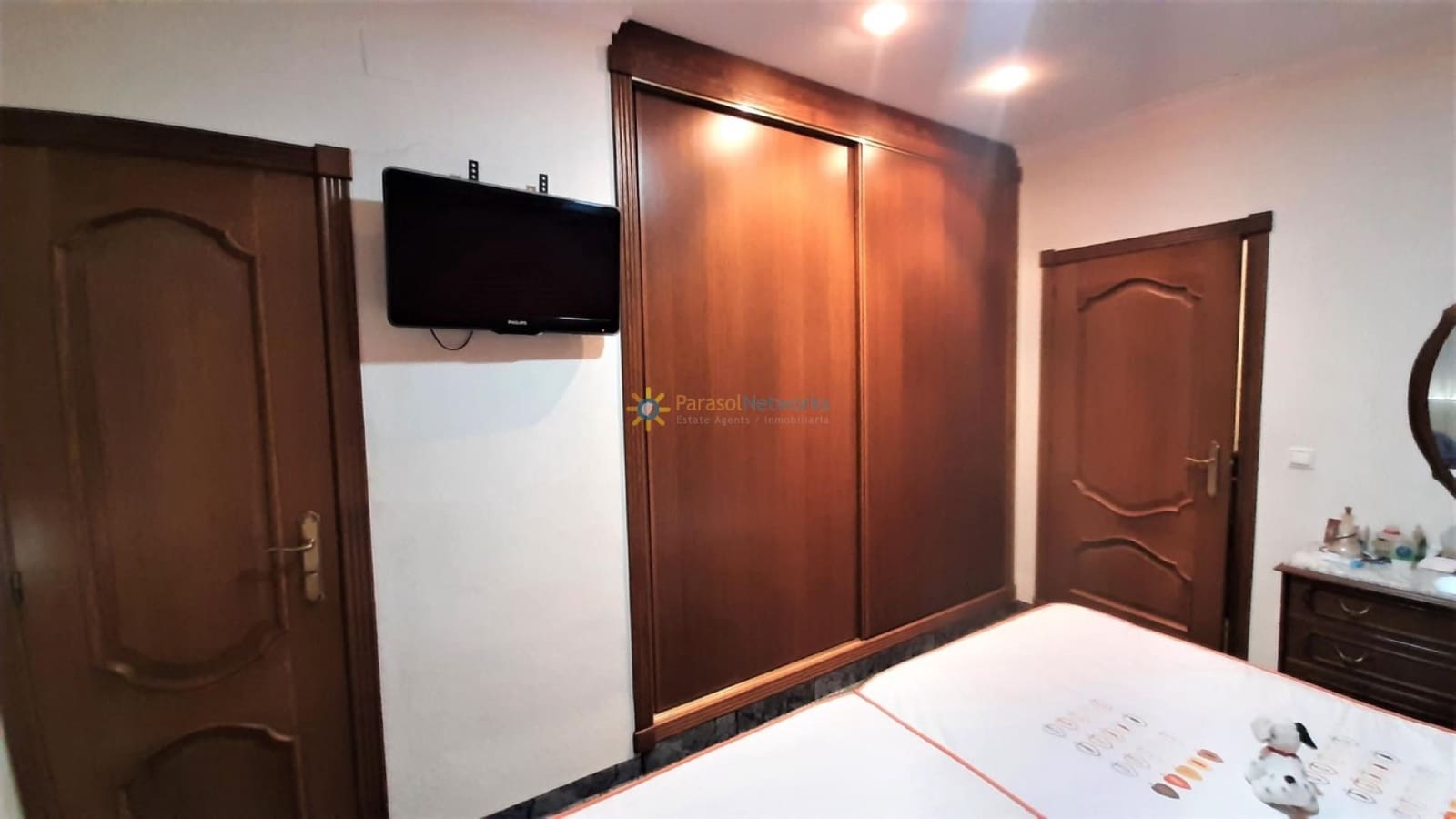 6 bedroom Villa for sale in Beniganim with pool garage - € 300,000 (Ref: 9821554)