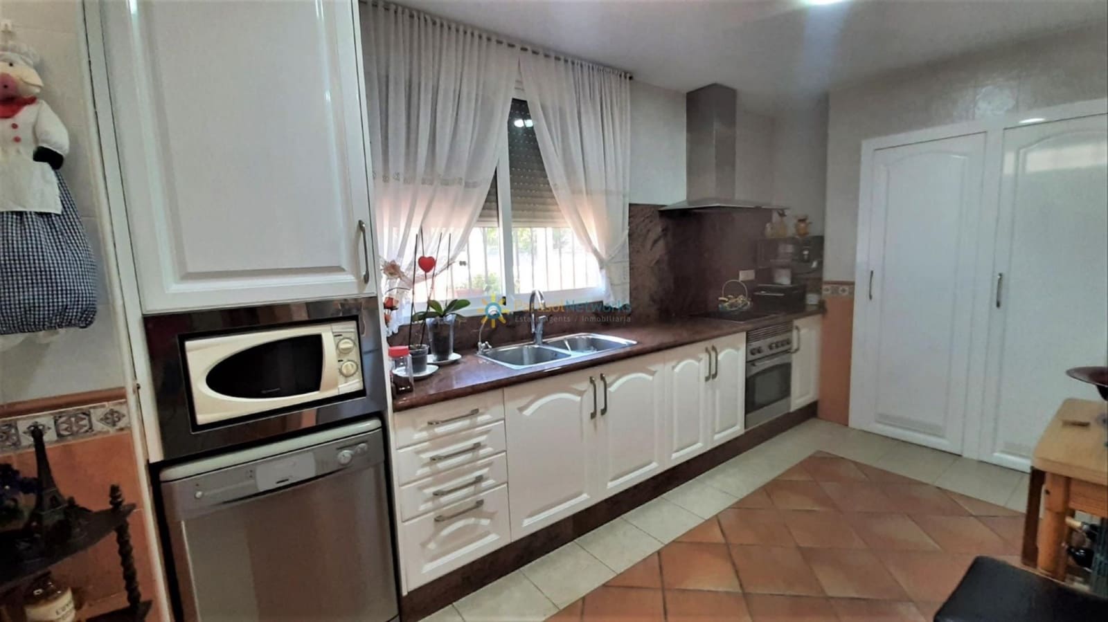 6 bedroom Villa for sale in Beniganim with pool garage - € 300,000 (Ref: 9821554)