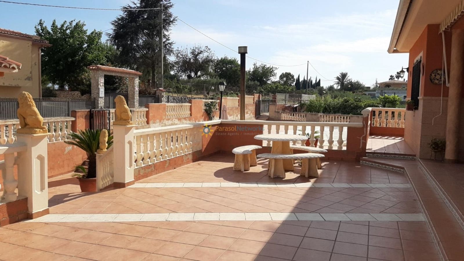 6 bedroom Villa for sale in Beniganim with pool garage - € 300,000 (Ref: 9821554)