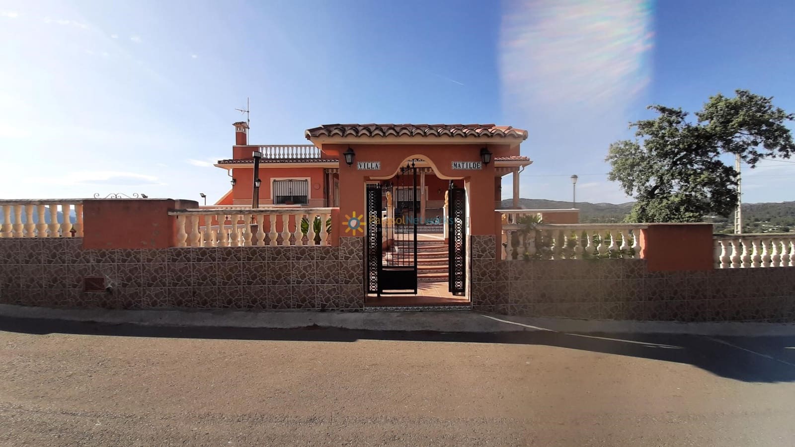 6 bedroom Villa for sale in Beniganim with pool garage - € 300,000 (Ref: 9821554)