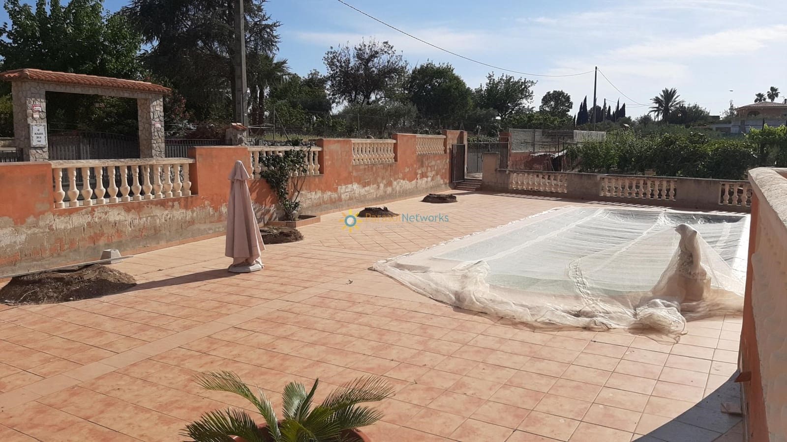 6 bedroom Villa for sale in Beniganim with pool garage - € 300,000 (Ref: 9821554)