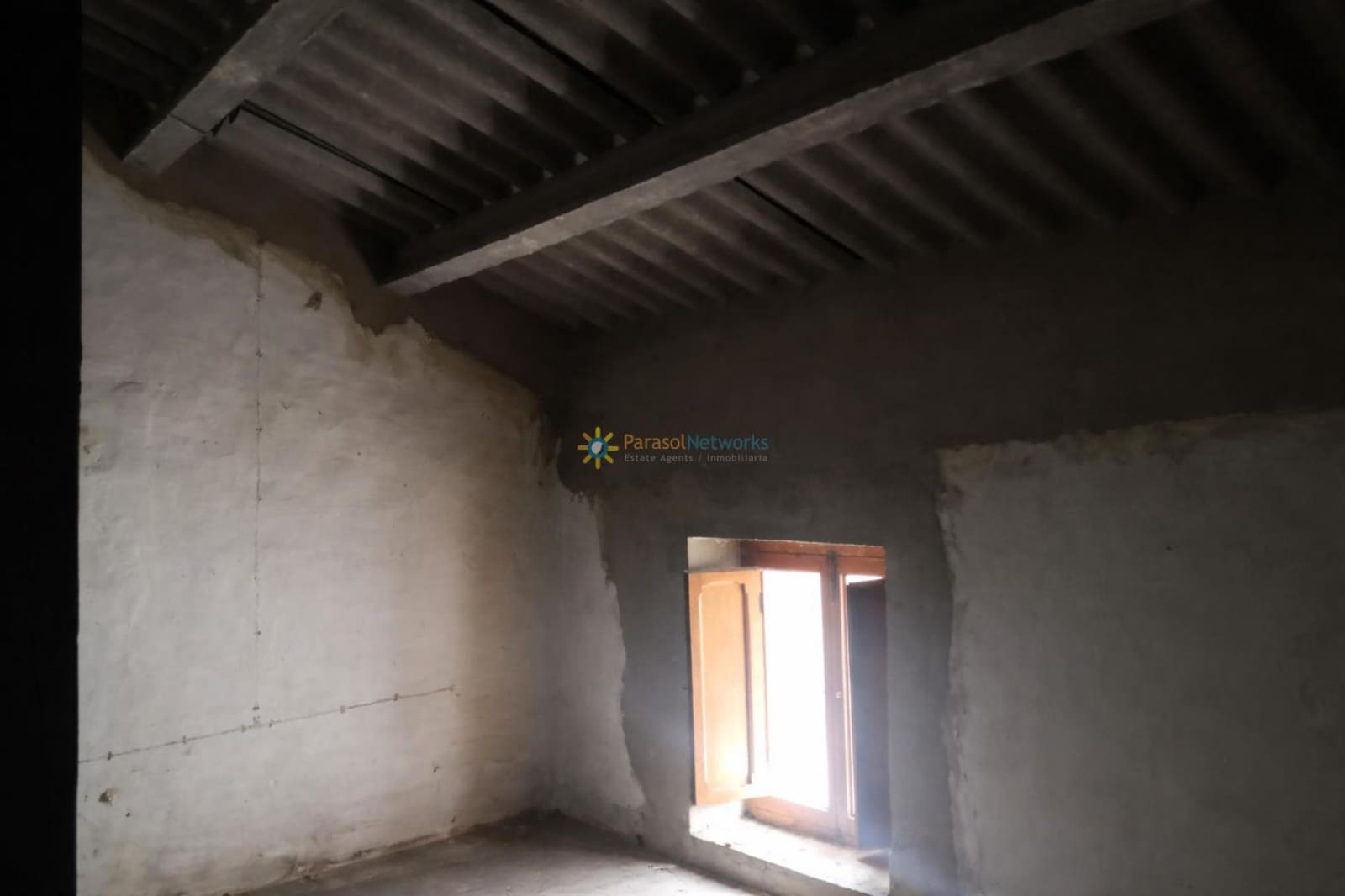 5 bedroom Townhouse for sale in Beniganim with garage - € 45,000 (Ref: 9824110)