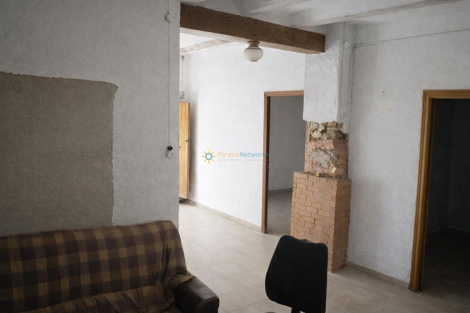 5 bedroom Townhouse for sale in Beniganim with garage - € 45,000 (Ref: 9824110)