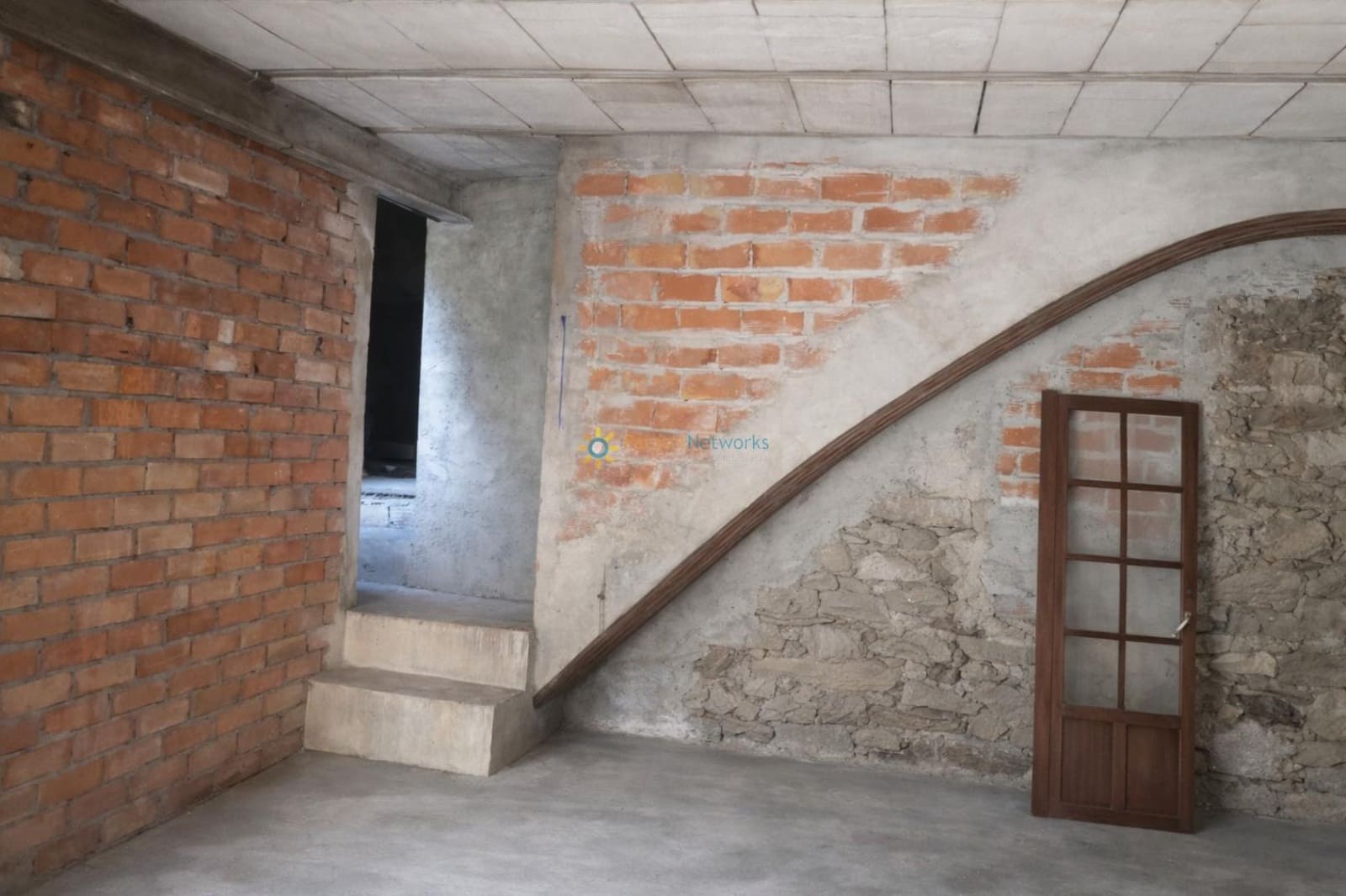 5 bedroom Townhouse for sale in Beniganim with garage - € 45,000 (Ref: 9824110)