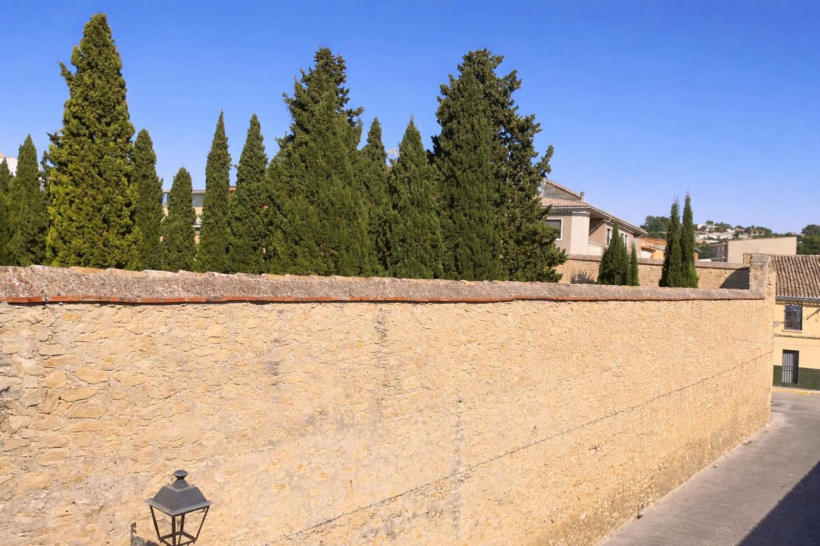 5 bedroom Townhouse for sale in Beniganim with garage - € 45,000 (Ref: 9824110)