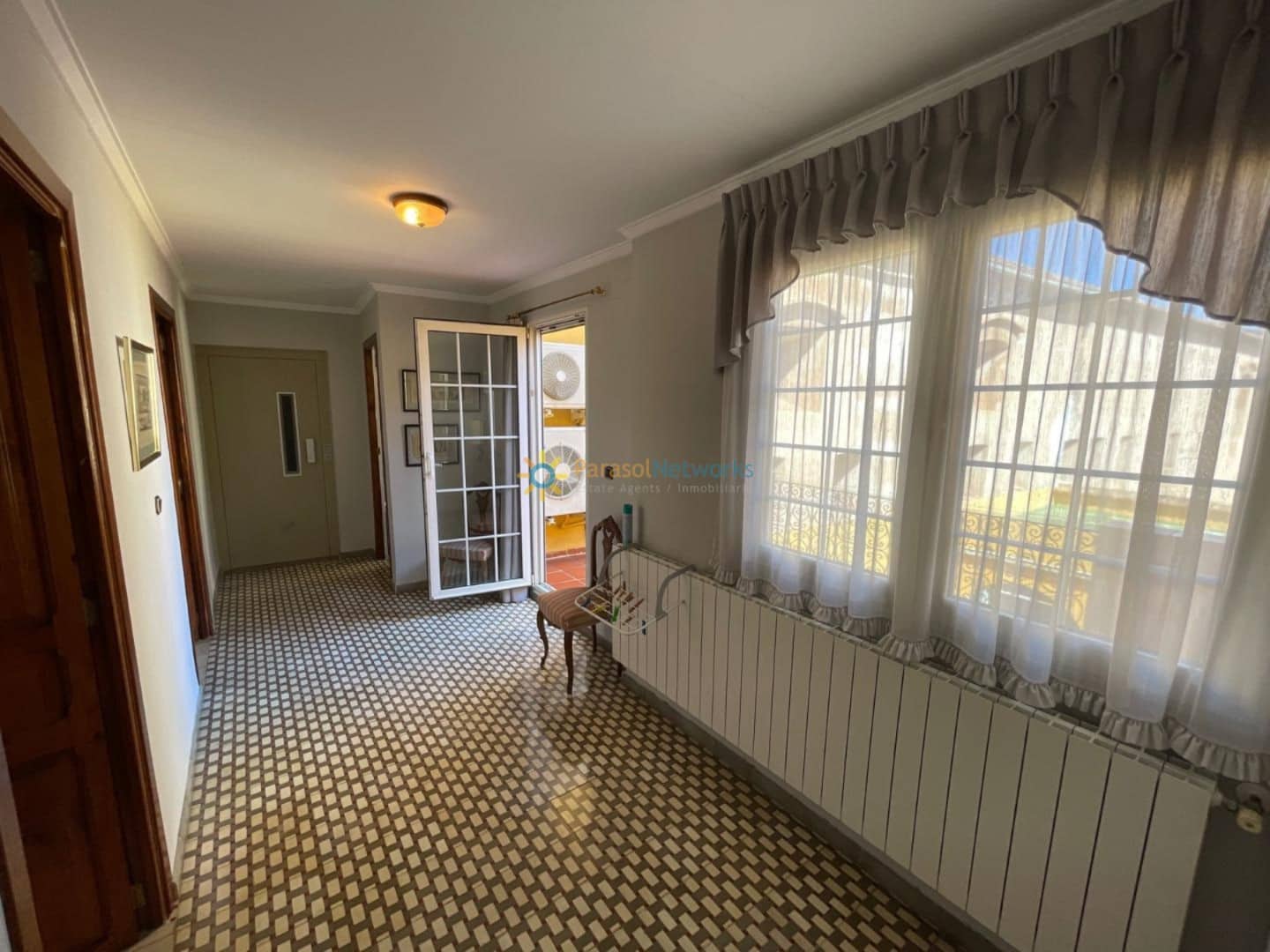 4 bedroom Townhouse for sale in Xativa with garage - € 190,000 (Ref: 9828064)