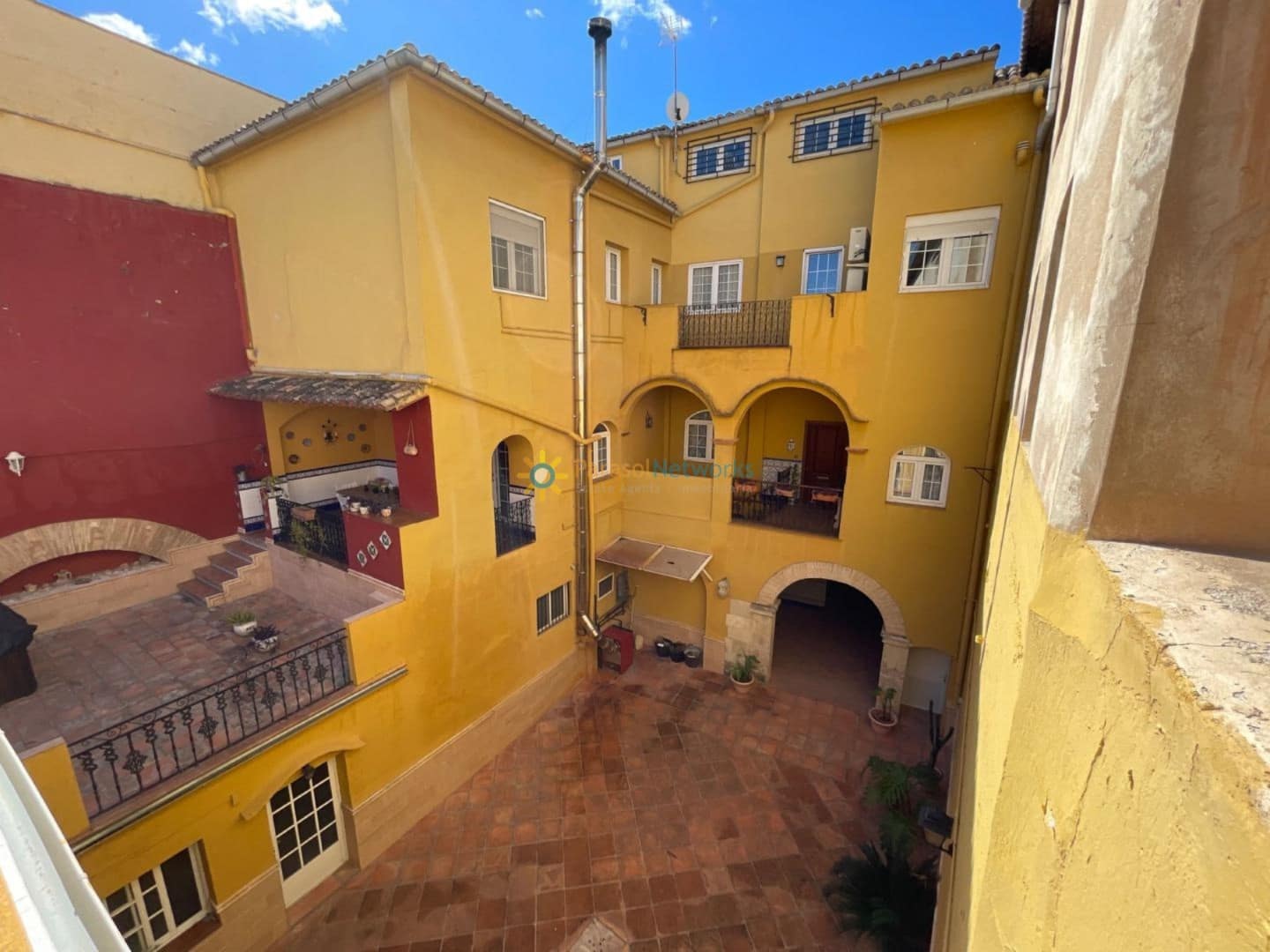 4 bedroom Townhouse for sale in Xativa with garage - € 190,000 (Ref: 9828064)