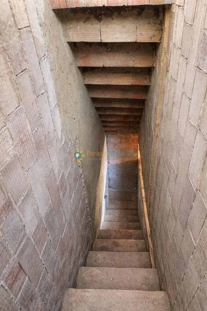 5 bedroom Townhouse for sale in Beniganim with garage - € 45,000 (Ref: 9841913)
