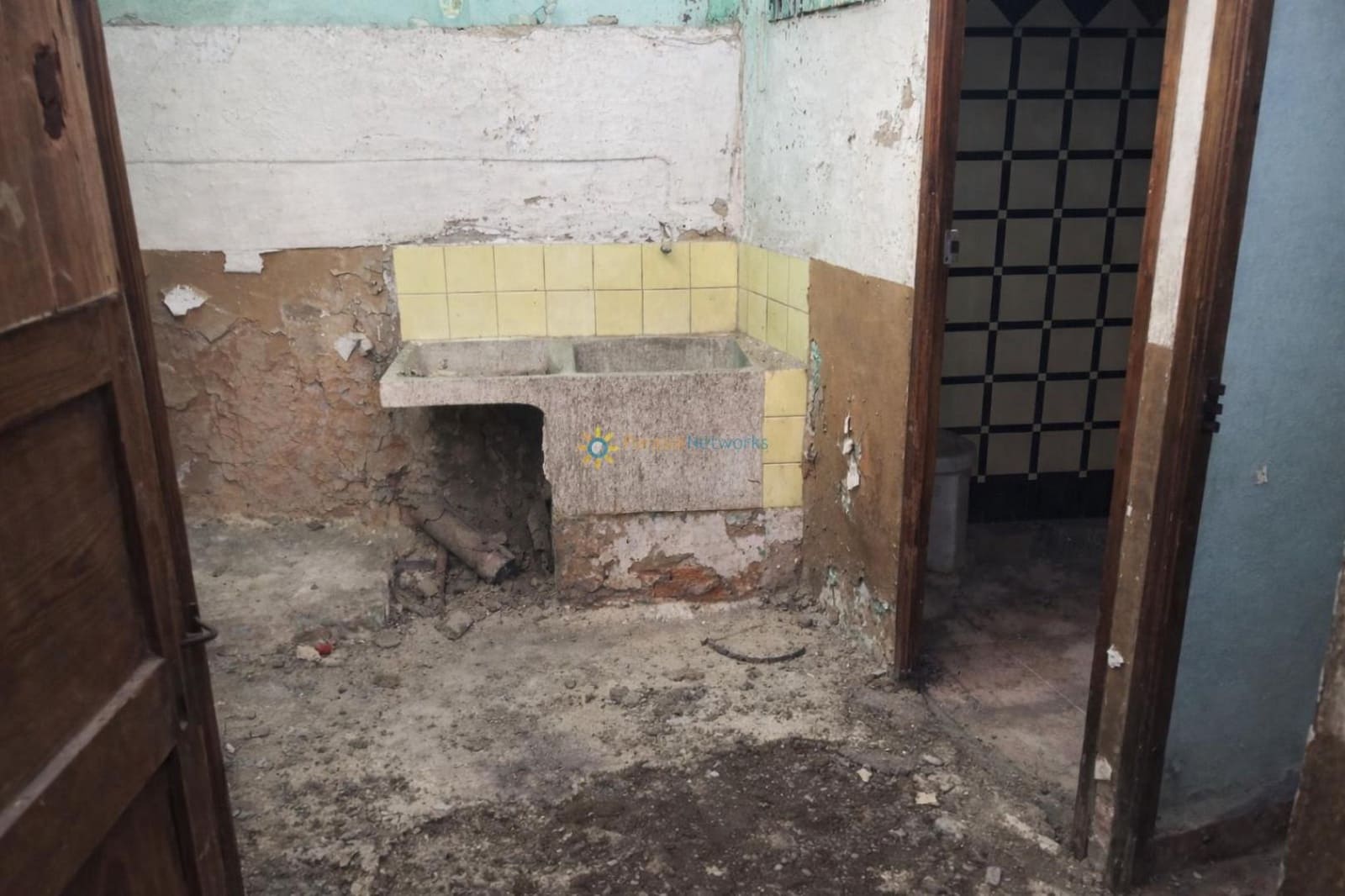 5 bedroom Townhouse for sale in Beniganim with garage - € 45,000 (Ref: 9841913)