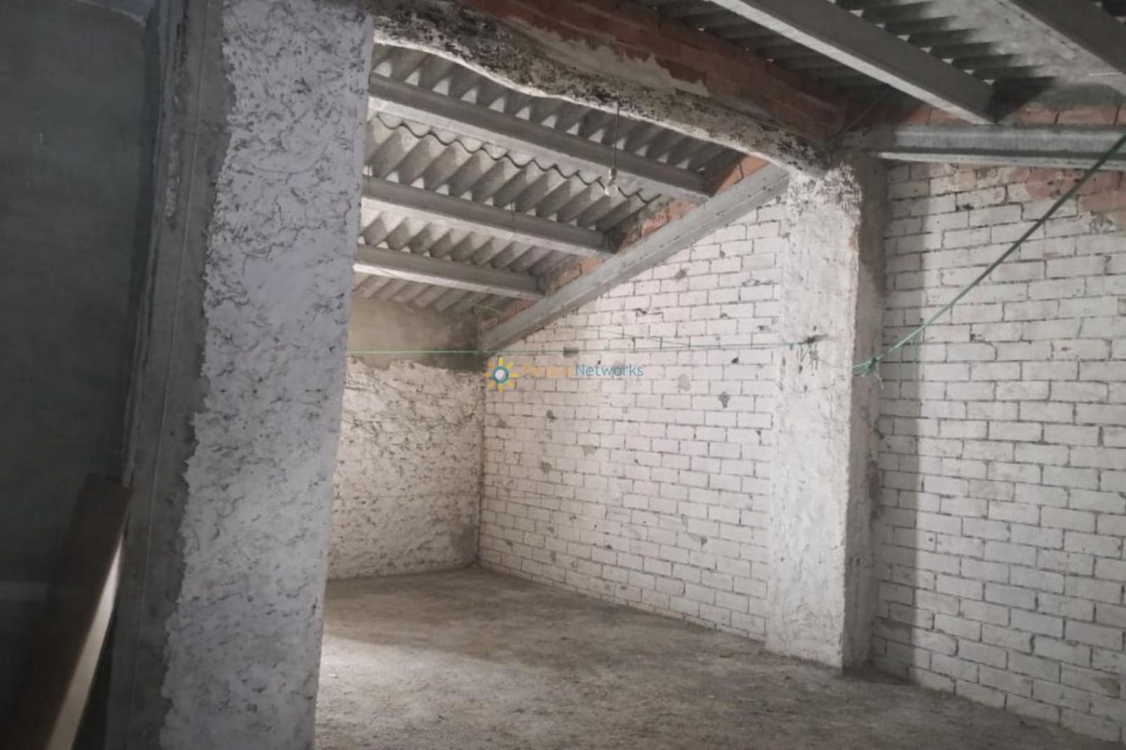 5 bedroom Townhouse for sale in Beniganim with garage - € 45,000 (Ref: 9841913)
