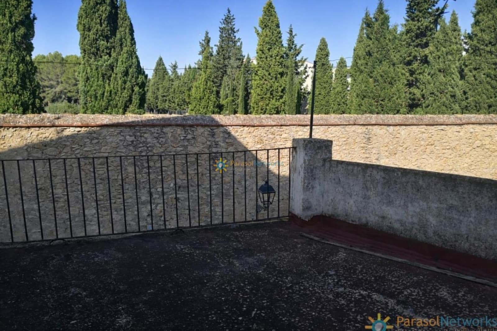 5 bedroom Townhouse for sale in Beniganim with garage - € 45,000 (Ref: 9841913)