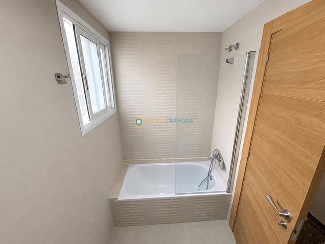 3 soverom Leilighet til leie i Xeraco med garasje - € 800 (Ref: 9867916)