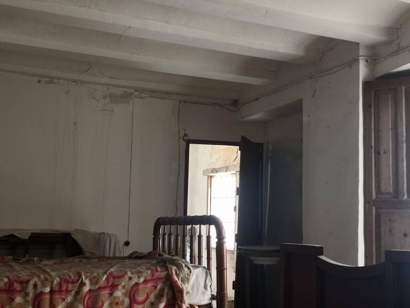 5 bedroom Townhouse for sale in L'Olleria - € 57,000 (Ref: 9877599)