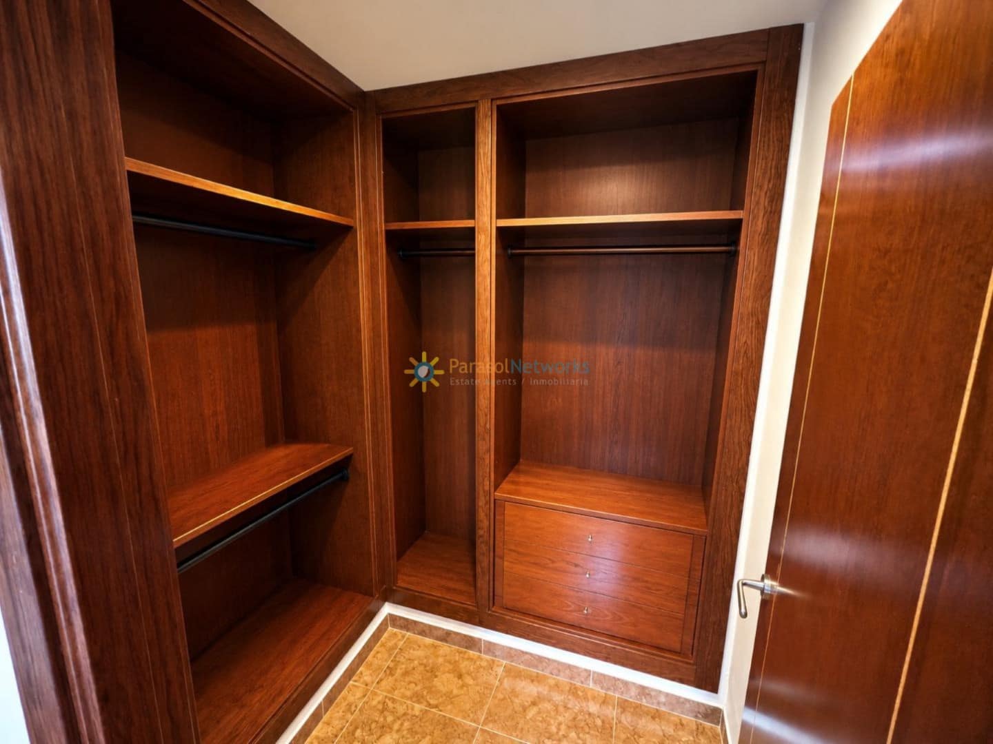 4 bedroom Apartment for rent in Xeraco - € 900 (Ref: 9895230)