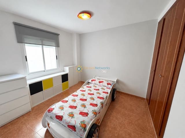 4 bedroom Apartment for rent in Xeraco - € 900 (Ref: 9895230)